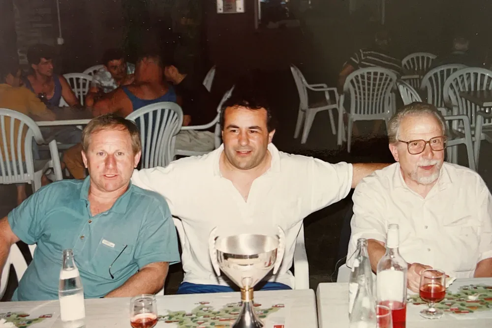 Siro Moreschi con i nuovi titolari Florindo Rossini e Vincenzo Sansone negli anni novanta